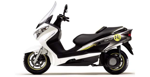 Burgman-Fuel-Cell-Scooter_2