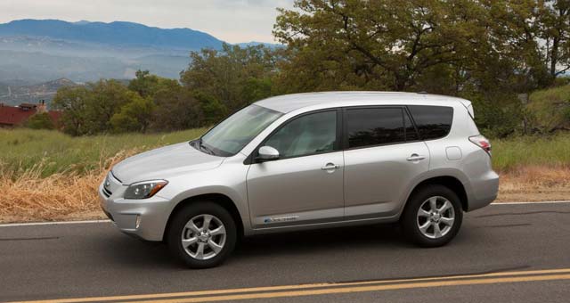 2013-Toyota-RAV4-EV