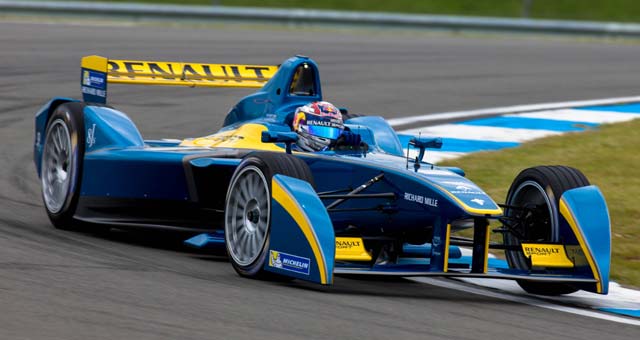 Formula-E-test-at-Donington-Park_s