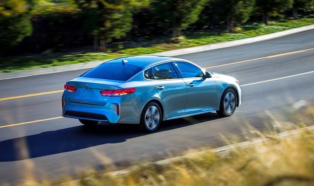 2017-Kia-Optima-PHEV_3