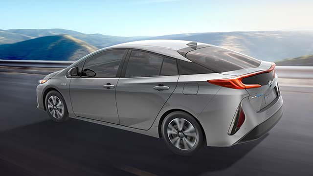 2017-Prius-Prime_1